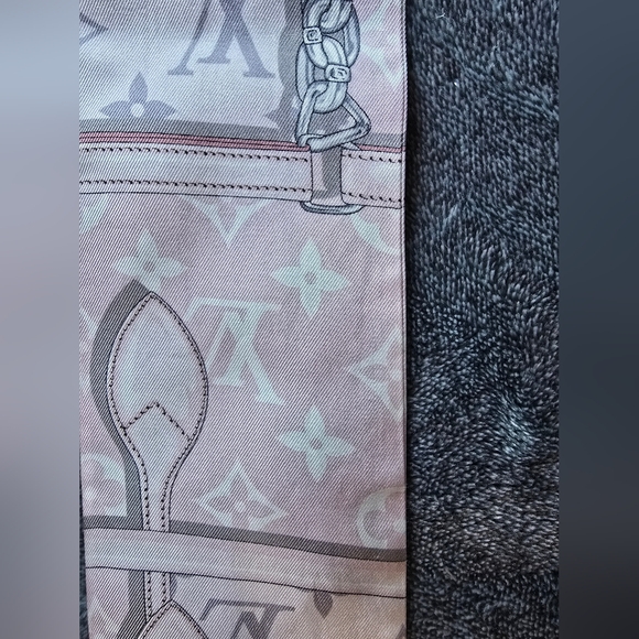 Louis Vuitton (LV) Bandeau - Picture 6 of 10